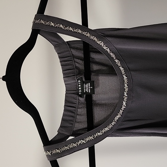 Torrid Grey Crepe Halter Tunic - Picture 4 of 10